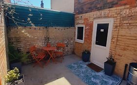 Hidden Retreat - 4 Minutes To The Beach! Pet Friendly!